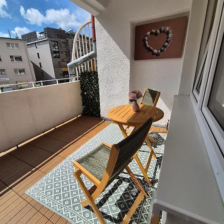 2-room Apartment, & Quiet * 格丁尼亚