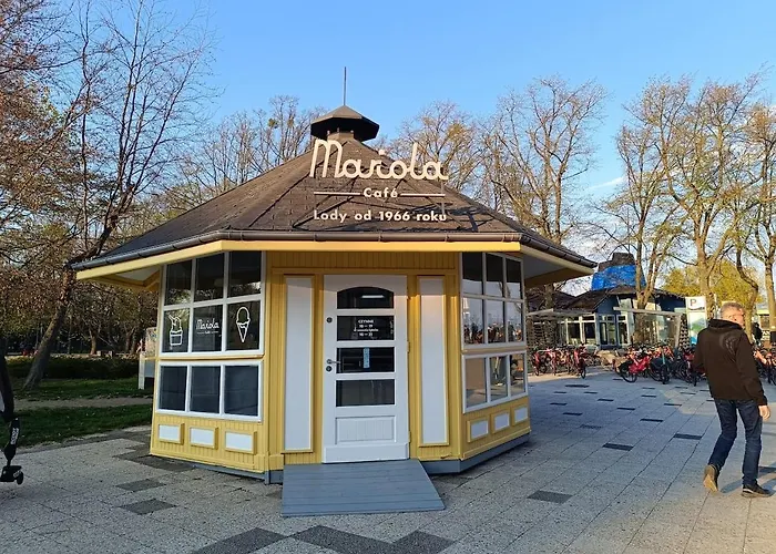 2-room Apartment, & Quiet Apartmán *